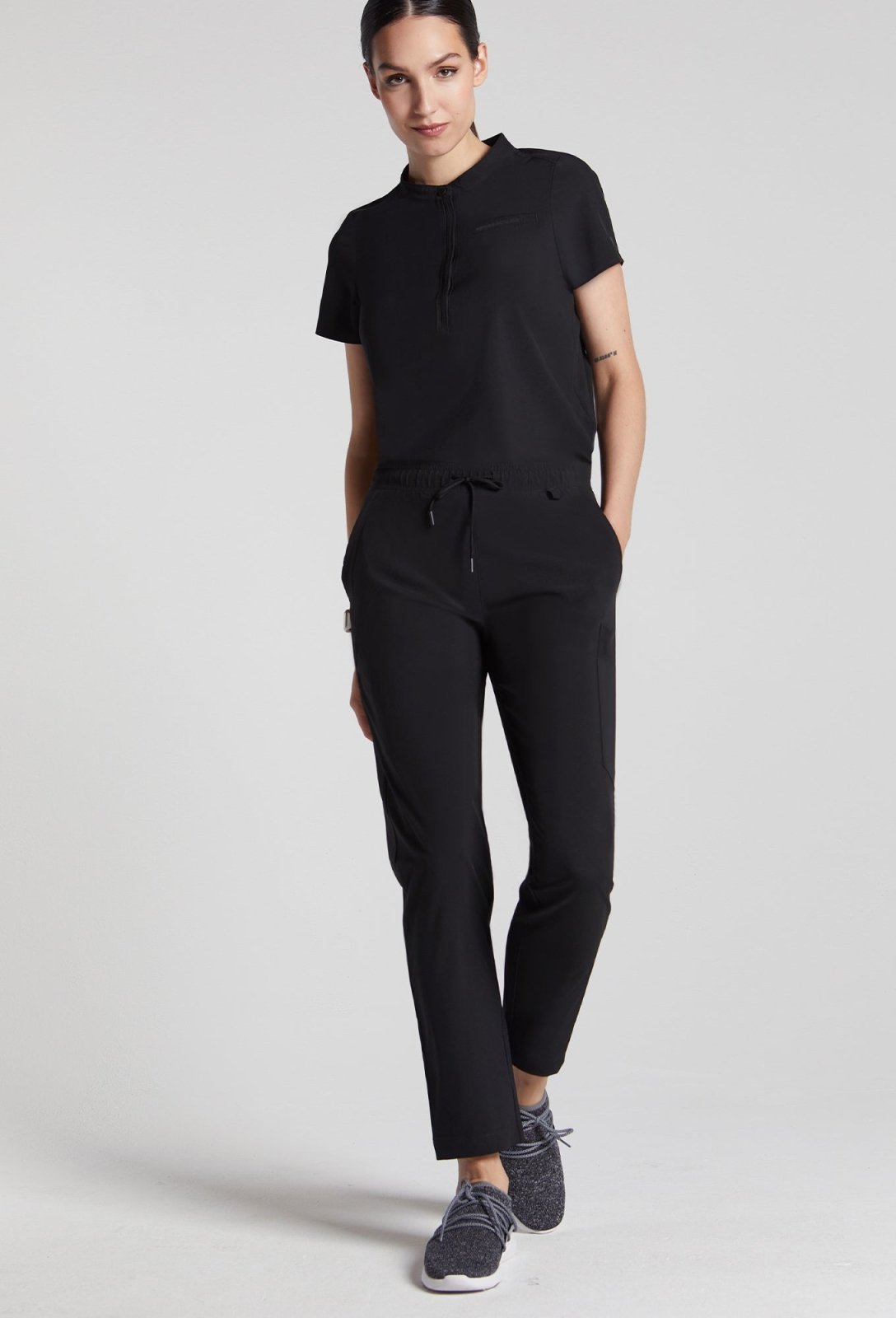 Black Clara Multi-Pocket Scrub Pant – Noel Asmar Uniforms